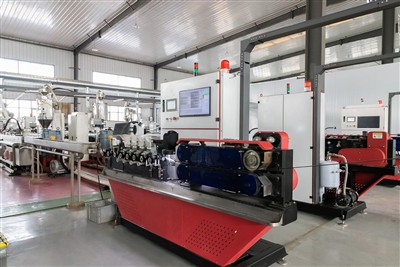 כיצד נוכל לשפר את עקביות המוצר בסרטי השקיה בטפטוף באמצעות קווי שחול דיוק-?